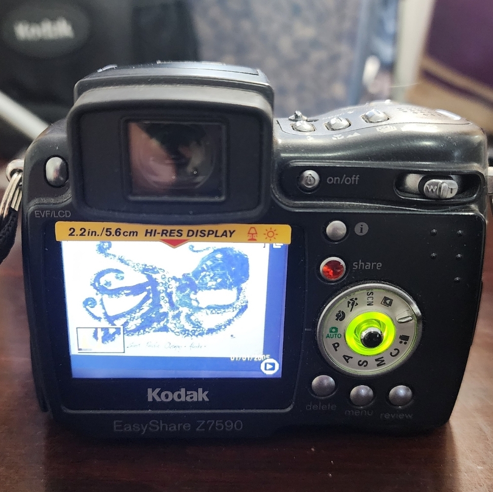 Kodak EasyShare Z7590 Black Digital Camera - 10X Zoom, 5.0 MP - Picture 15 of 16